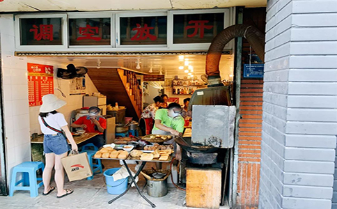 勵志草根創業故事:中年大叔靠賣早餐喜提兩輛27萬SUV! 第2張 勵志草根創業故事:中年大叔靠賣早餐喜提兩輛27萬SUV! 第2張