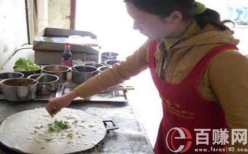 小生意門(mén)路:街邊做煎餅攤年入30萬(wàn)! 第2張